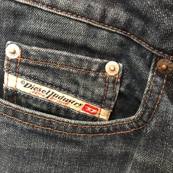 Diesel men lightly distressed jeans, fly buttons, 30 - Picture 4 of 11